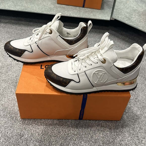 Authentic Louis Vuitton run away sneaker - Picture 3 of 8